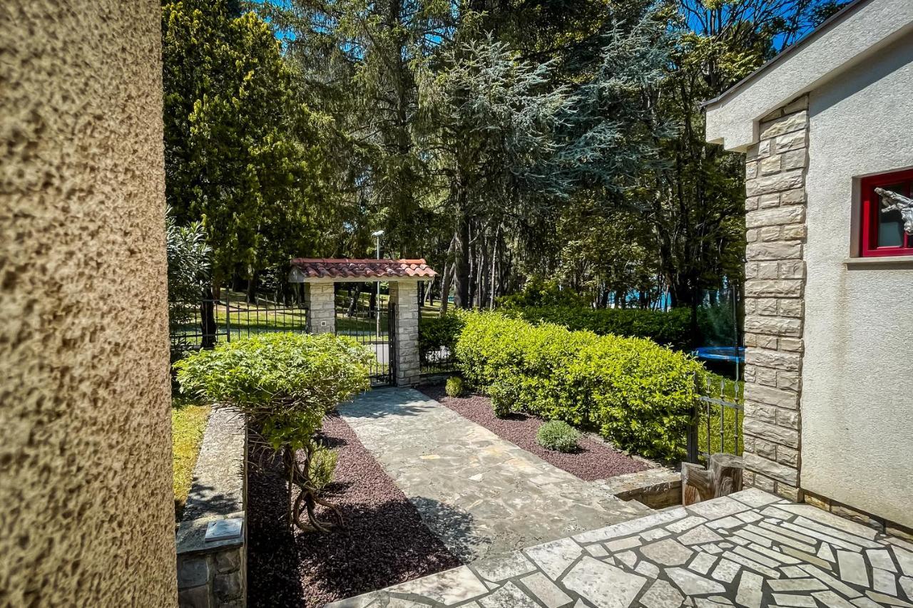 Holiday Home Sofia Пореч Екстериор снимка