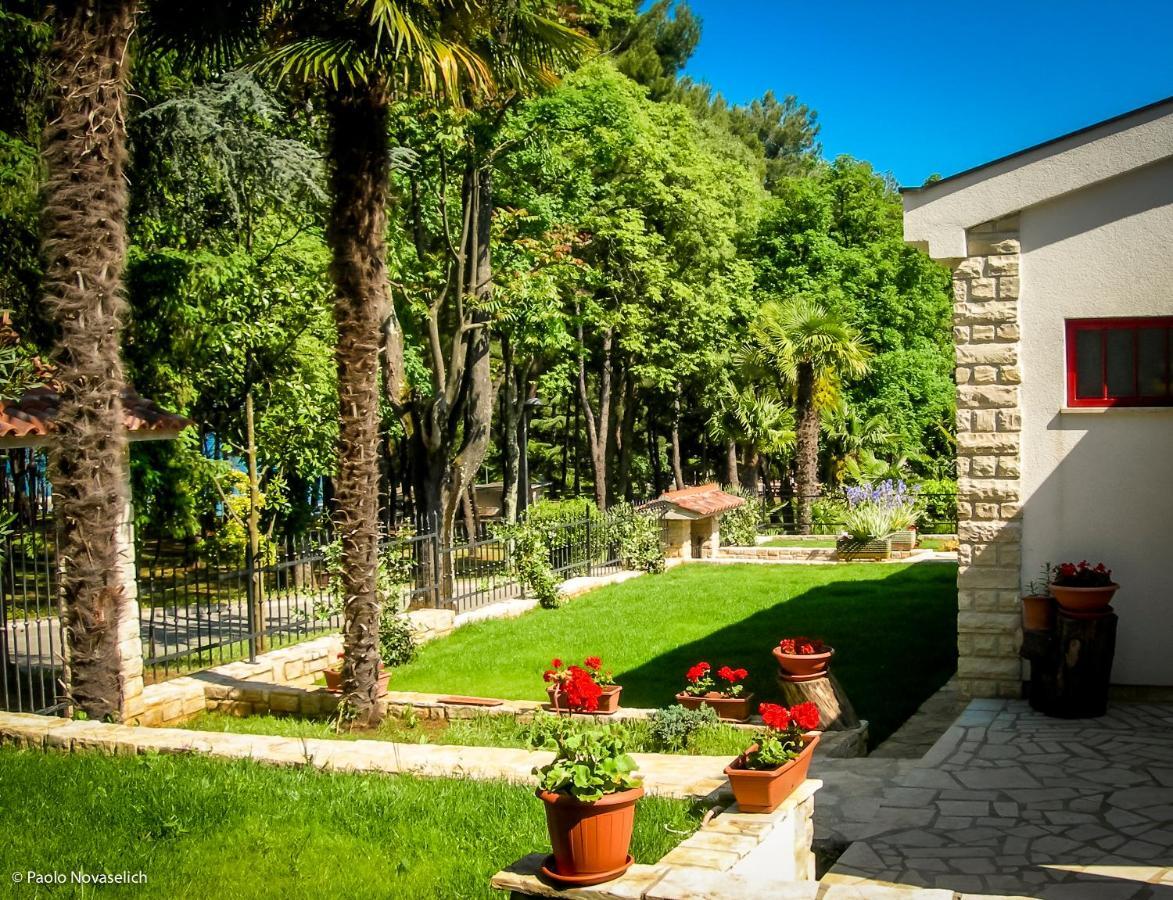 Holiday Home Sofia Пореч Екстериор снимка
